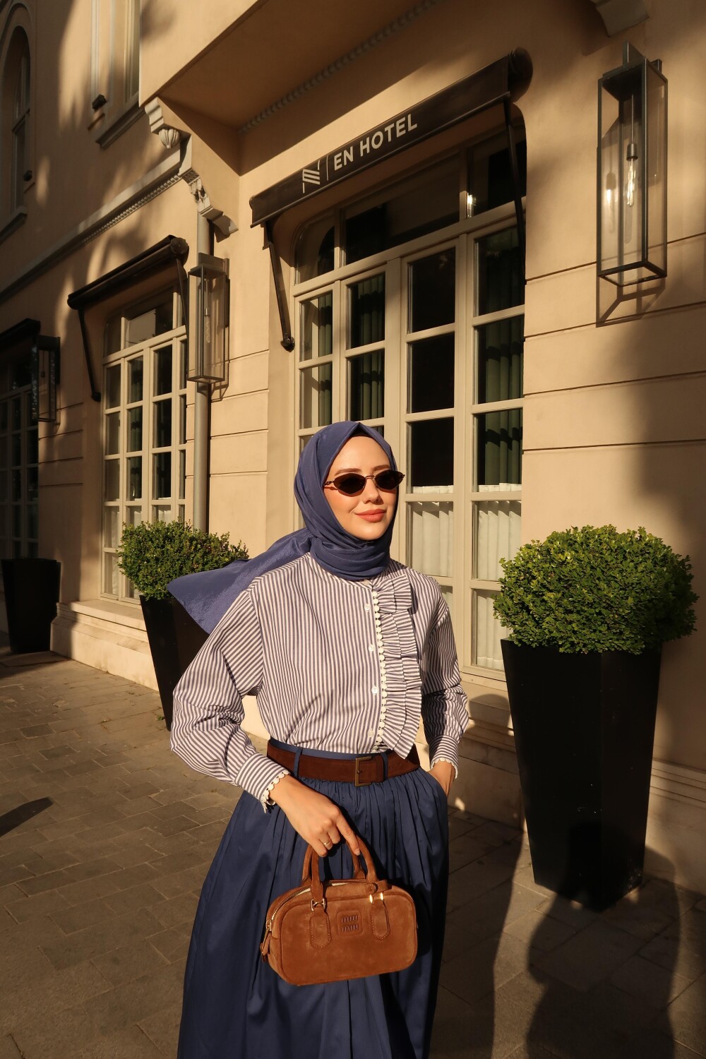 AYBÜKE NUR DEMİRCİ NİN TERCİHİ FULARLI GÖMLEK - 1