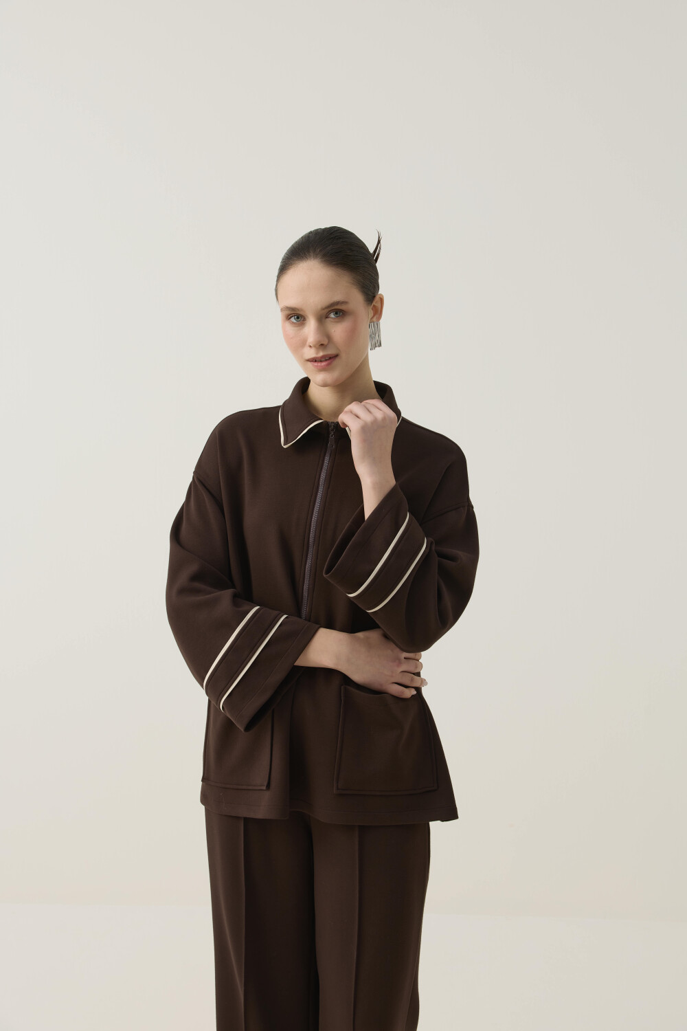 BİTKİSEL İPEK KUMAŞLI BİYE DETAYLI SCUBA TAKIM KAHVE - 5