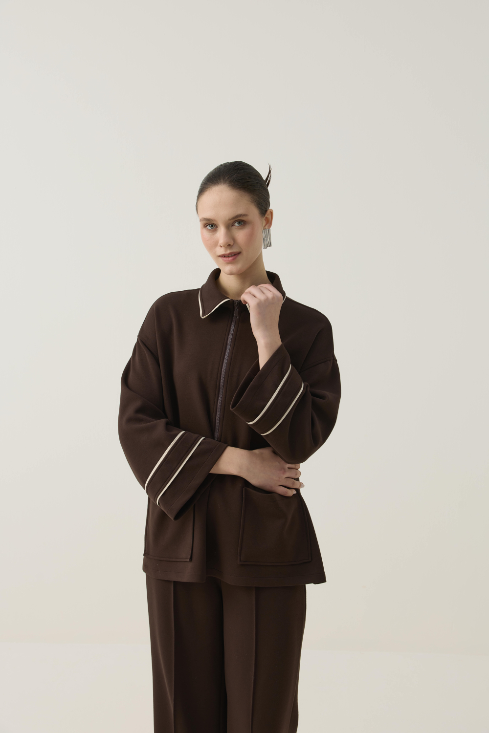 BİTKİSEL İPEK KUMAŞLI BİYE DETAYLI SCUBA TAKIM KAHVE - 5