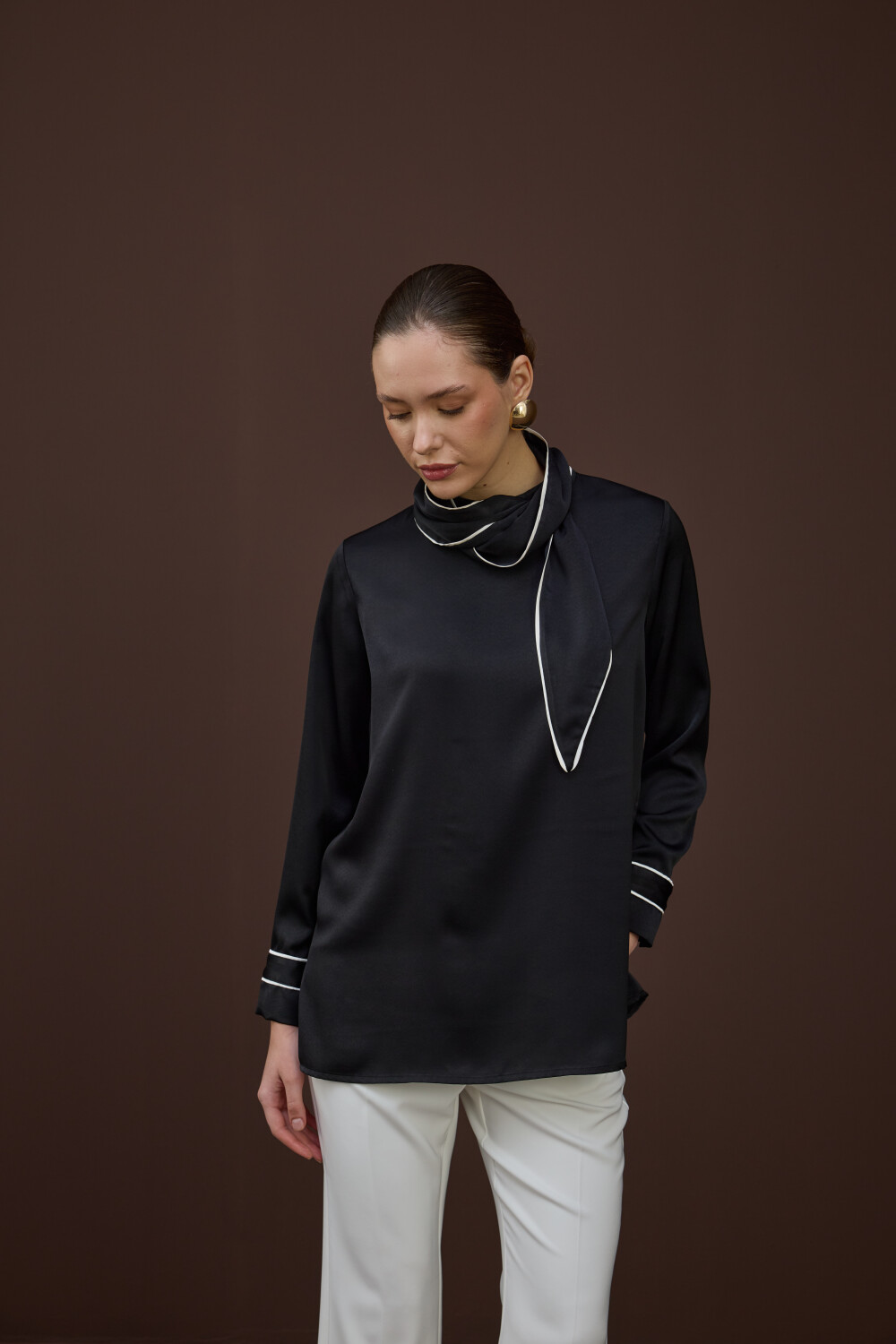 BİYELİ SATEN BLUZ SİYAH - 4