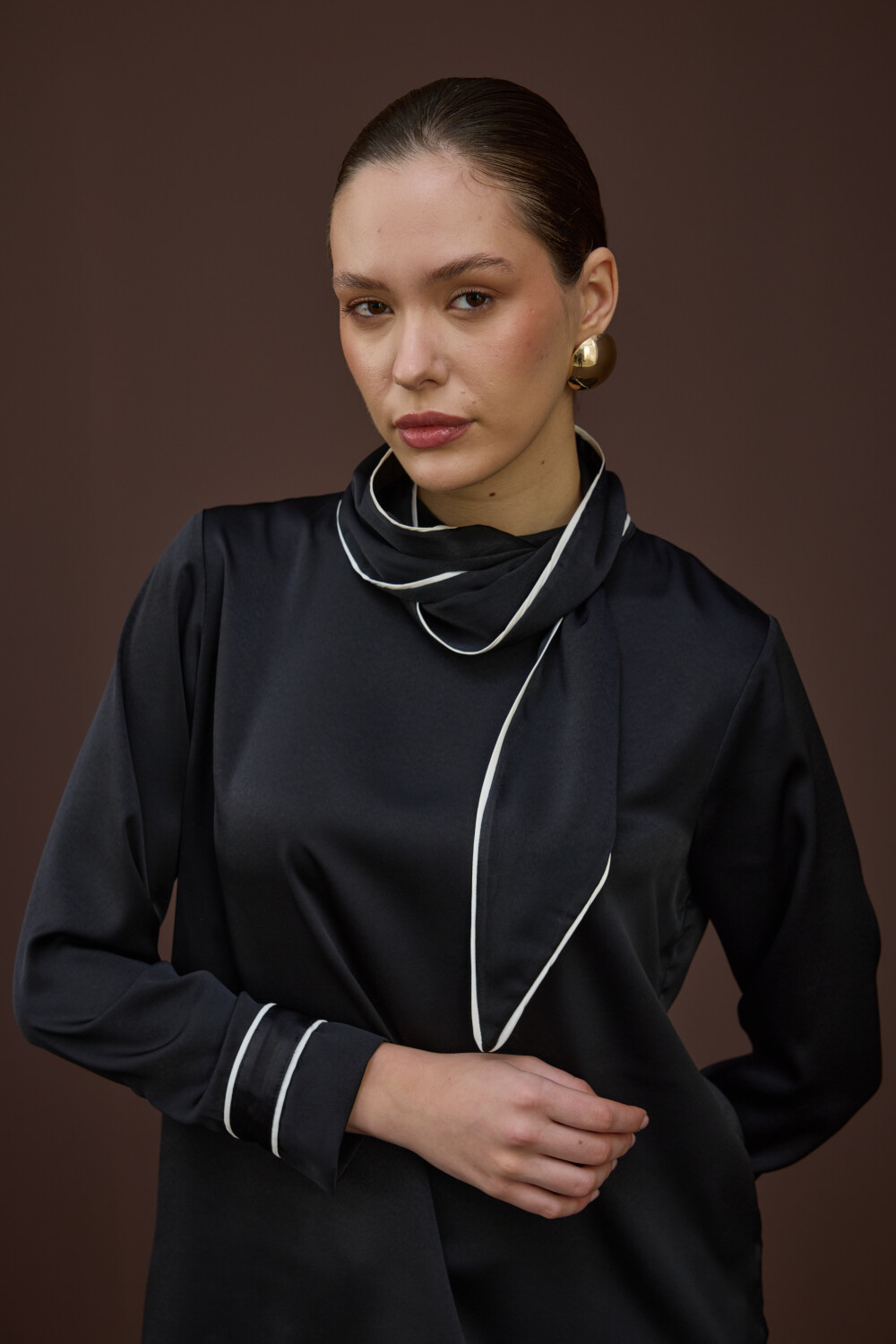 BİYELİ SATEN BLUZ SİYAH - 5