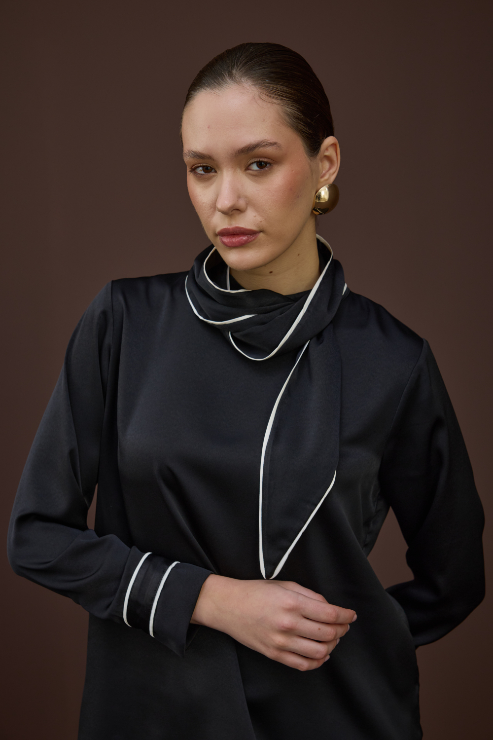 BİYELİ SATEN BLUZ SİYAH - 5