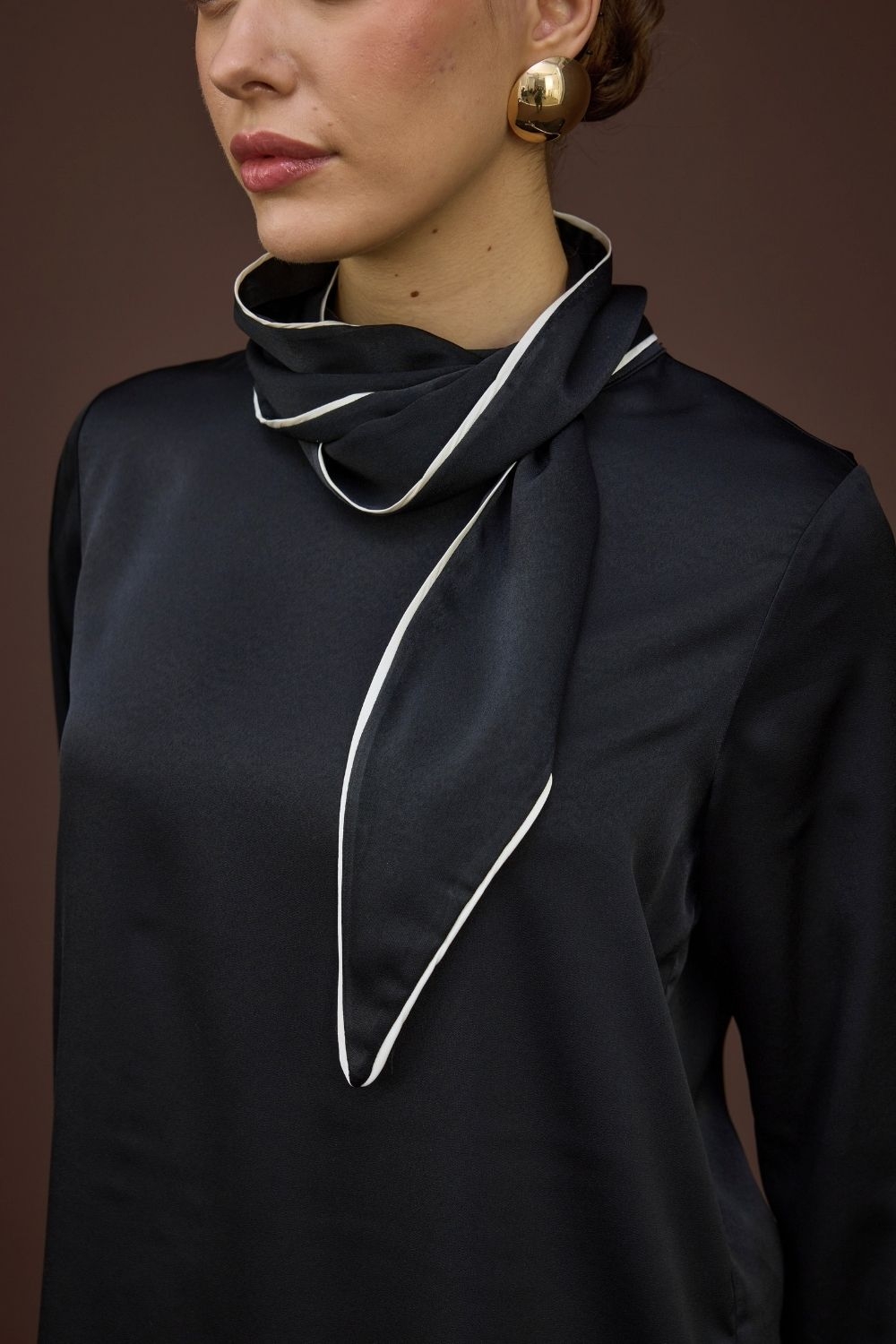 BİYELİ SATEN BLUZ SİYAH - 2