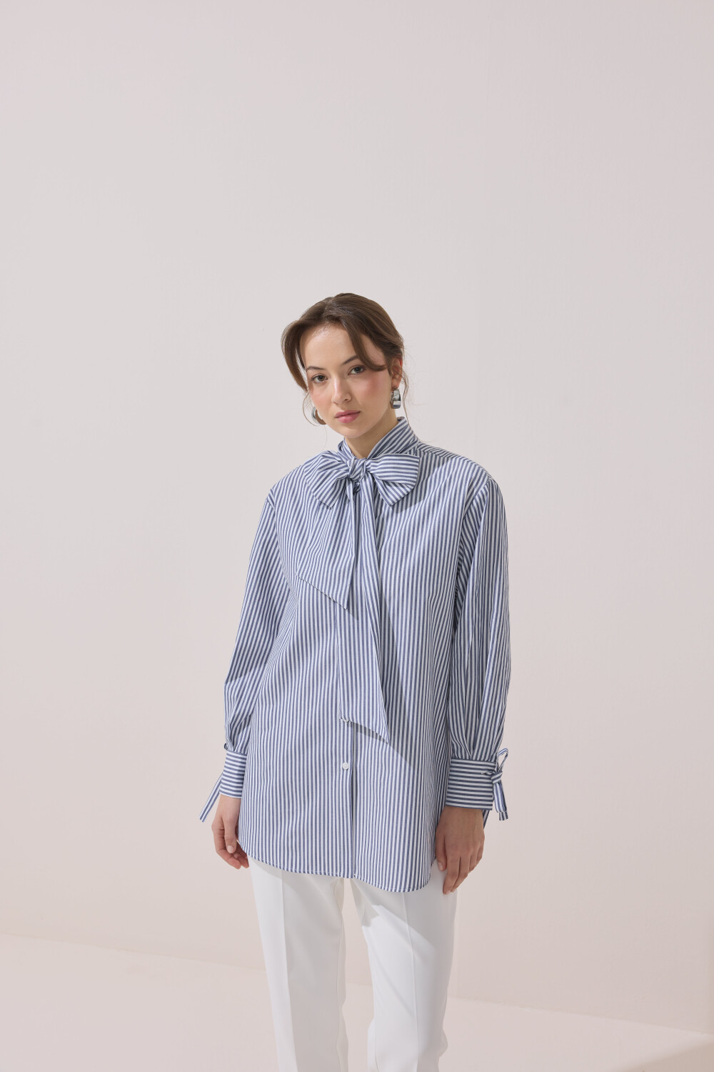 ÇİZGİLİ FULARLI GÖMLEK MAVİ 