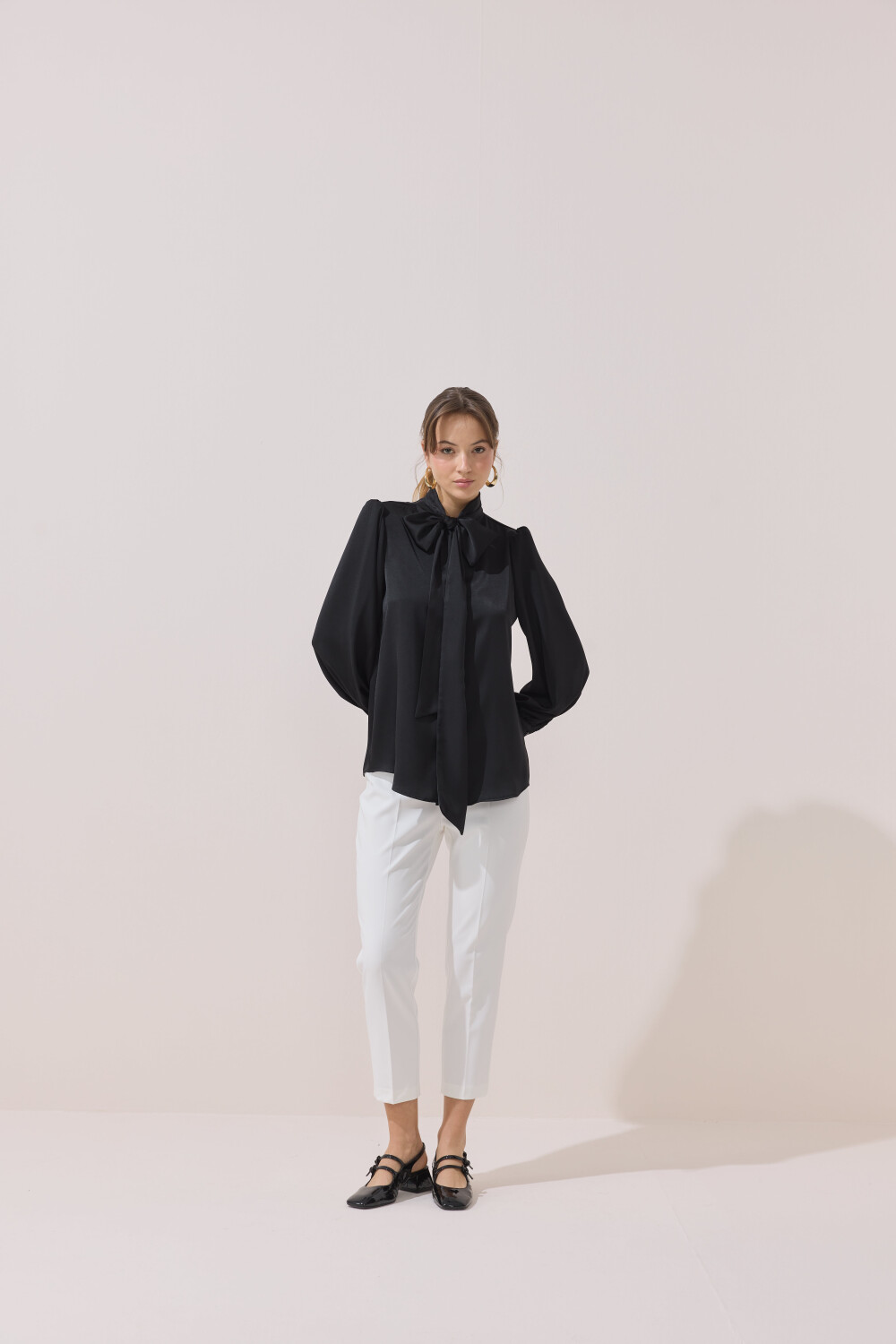 FULARLI SATEN BLUZ SİYAH - 2