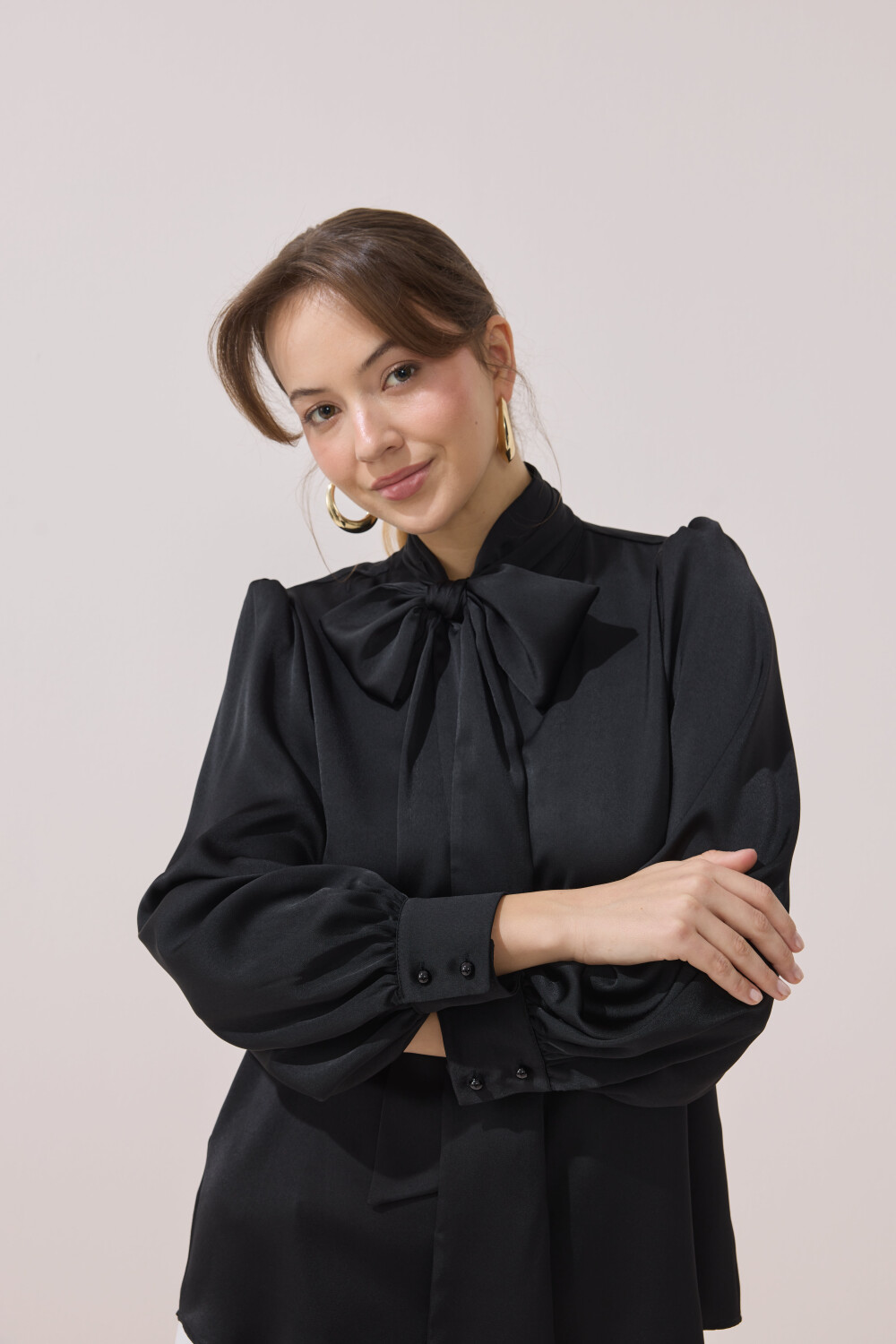 FULARLI SATEN BLUZ SİYAH - 4