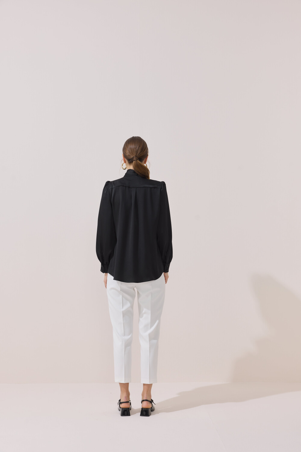 FULARLI SATEN BLUZ SİYAH - 6