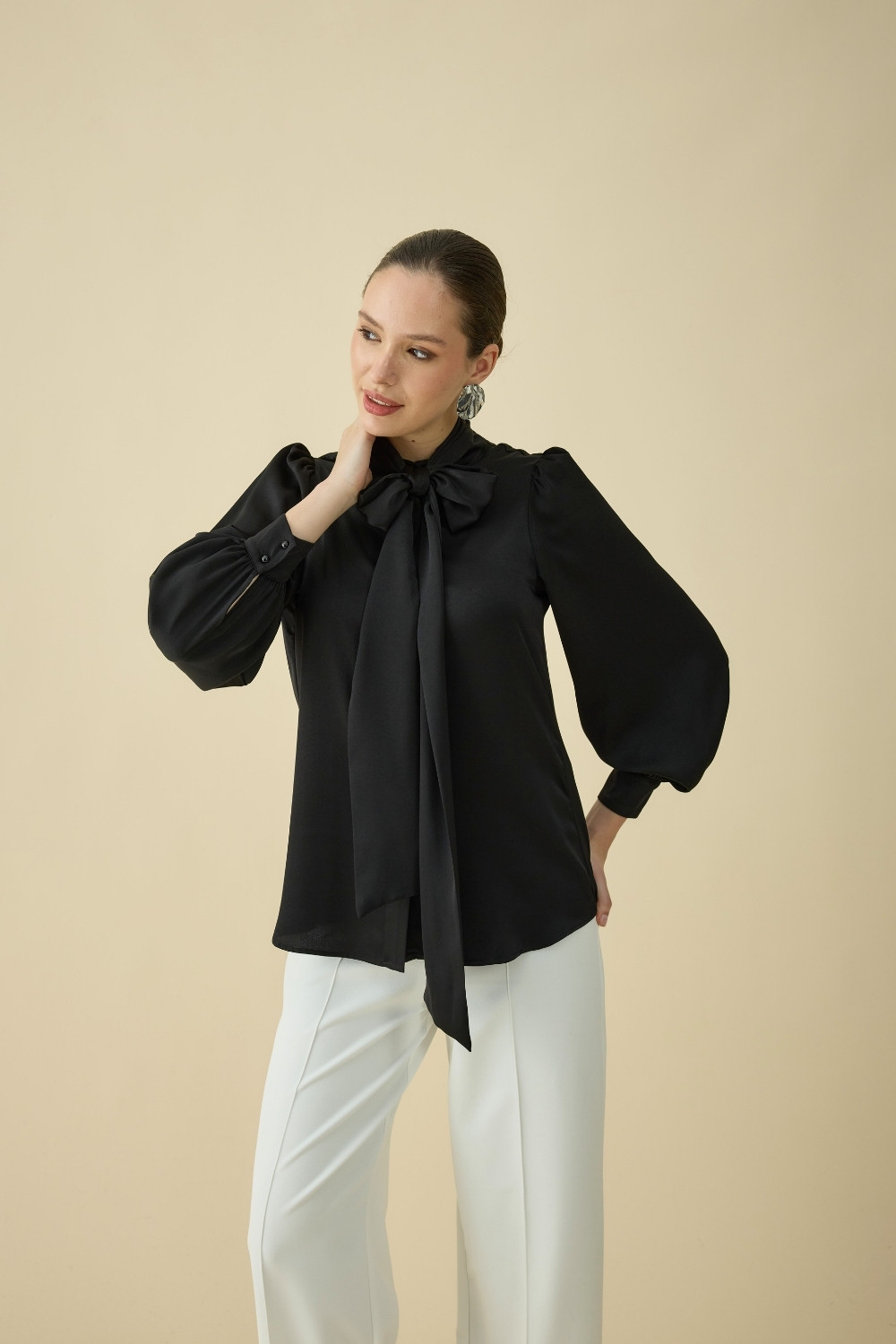 FULARLI SATEN BLUZ SİYAH - 2