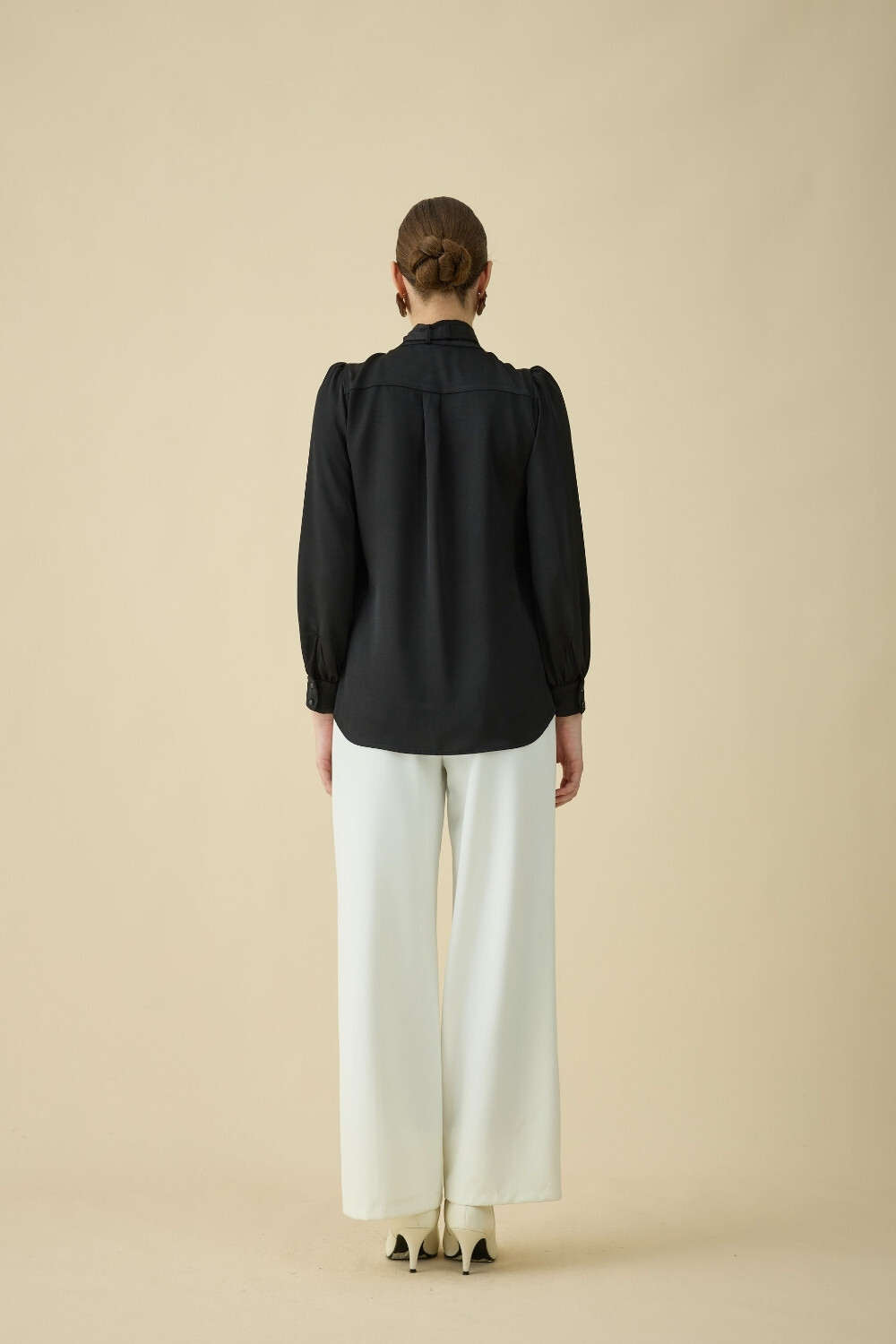 FULARLI SATEN BLUZ SİYAH - 7