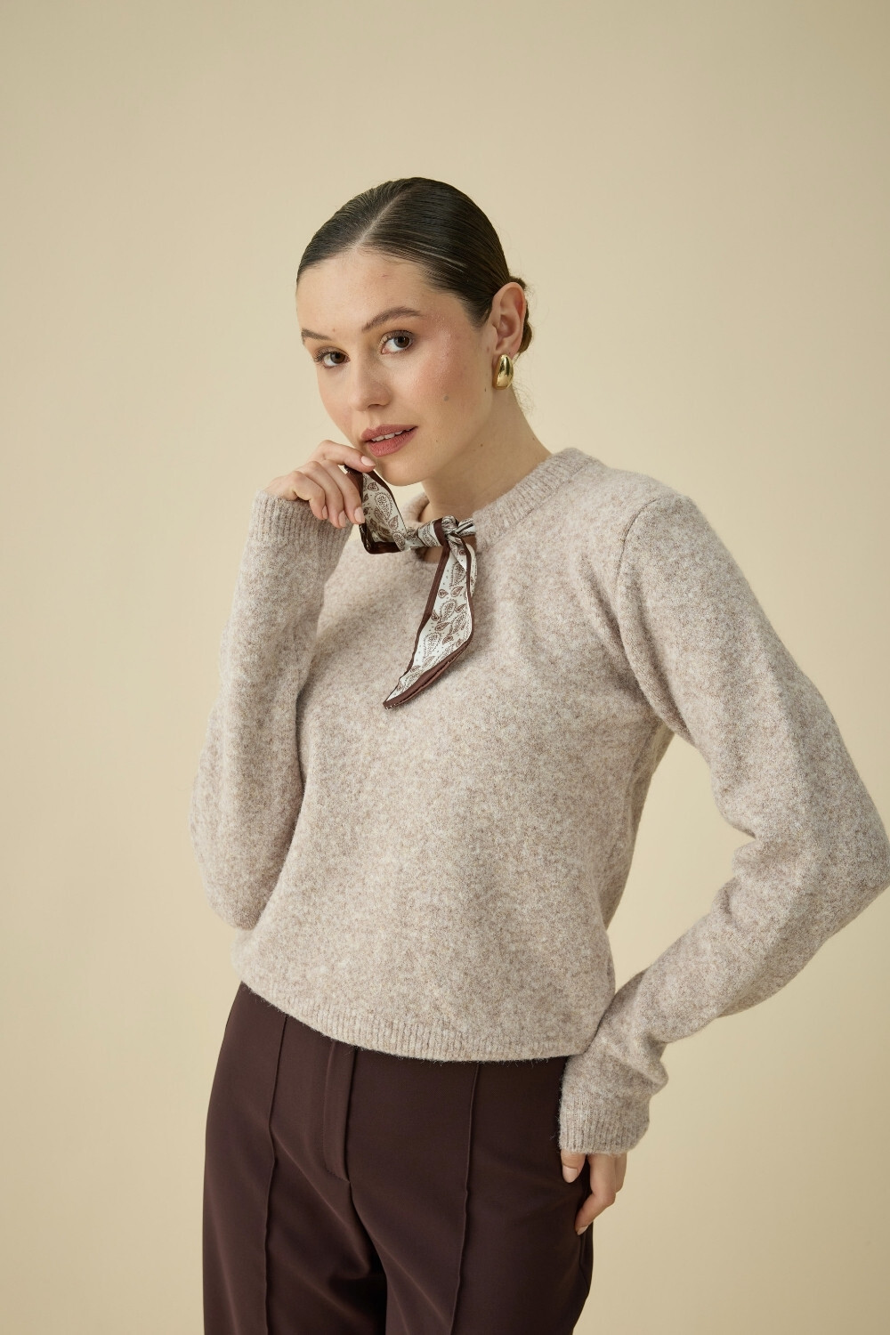 FULARLI TRİKO BLUZ BEJ - 