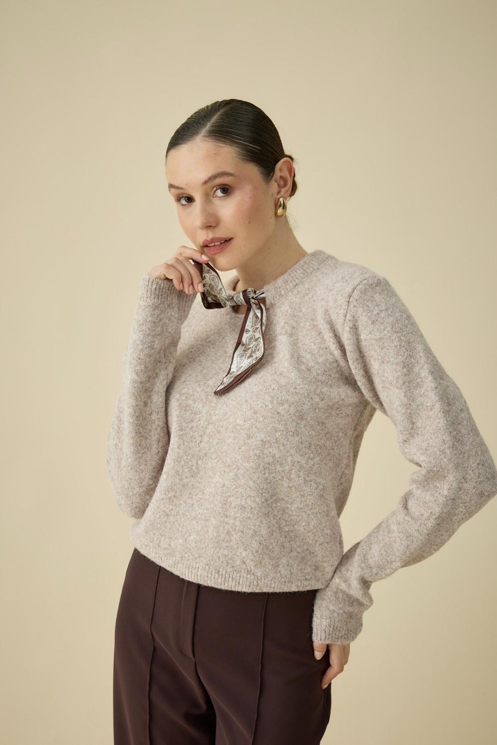 FULARLI TRİKO BLUZ BEJ - 1