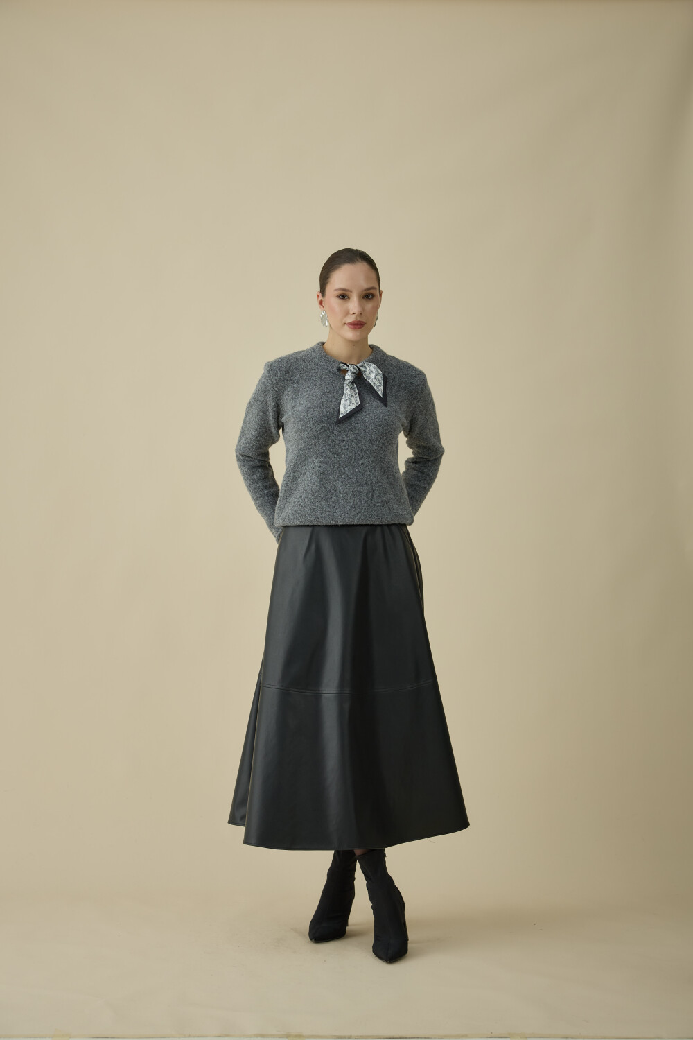 FULARLI TRİKO BLUZ GRİ - 7