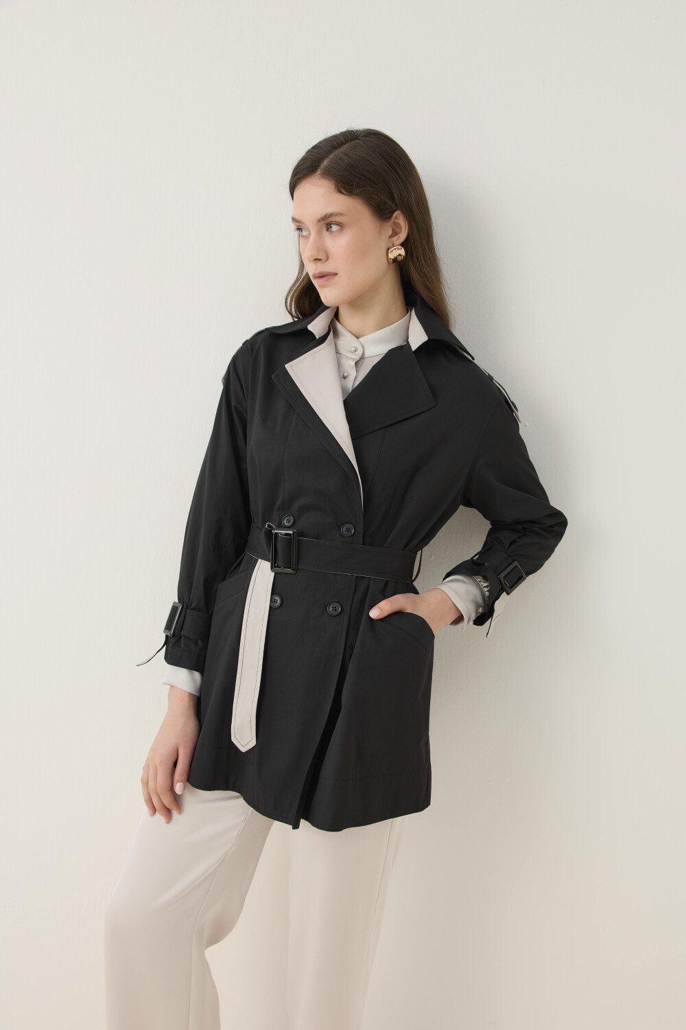 KONTRAST RENKLİ SU İTİCİ KISA TRENÇKOT SİYAH - 5