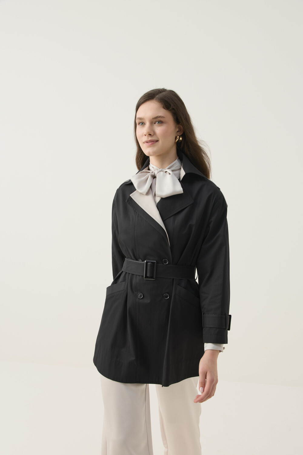 KONTRAST RENKLİ SU İTİCİ KISA TRENÇKOT SİYAH - 9