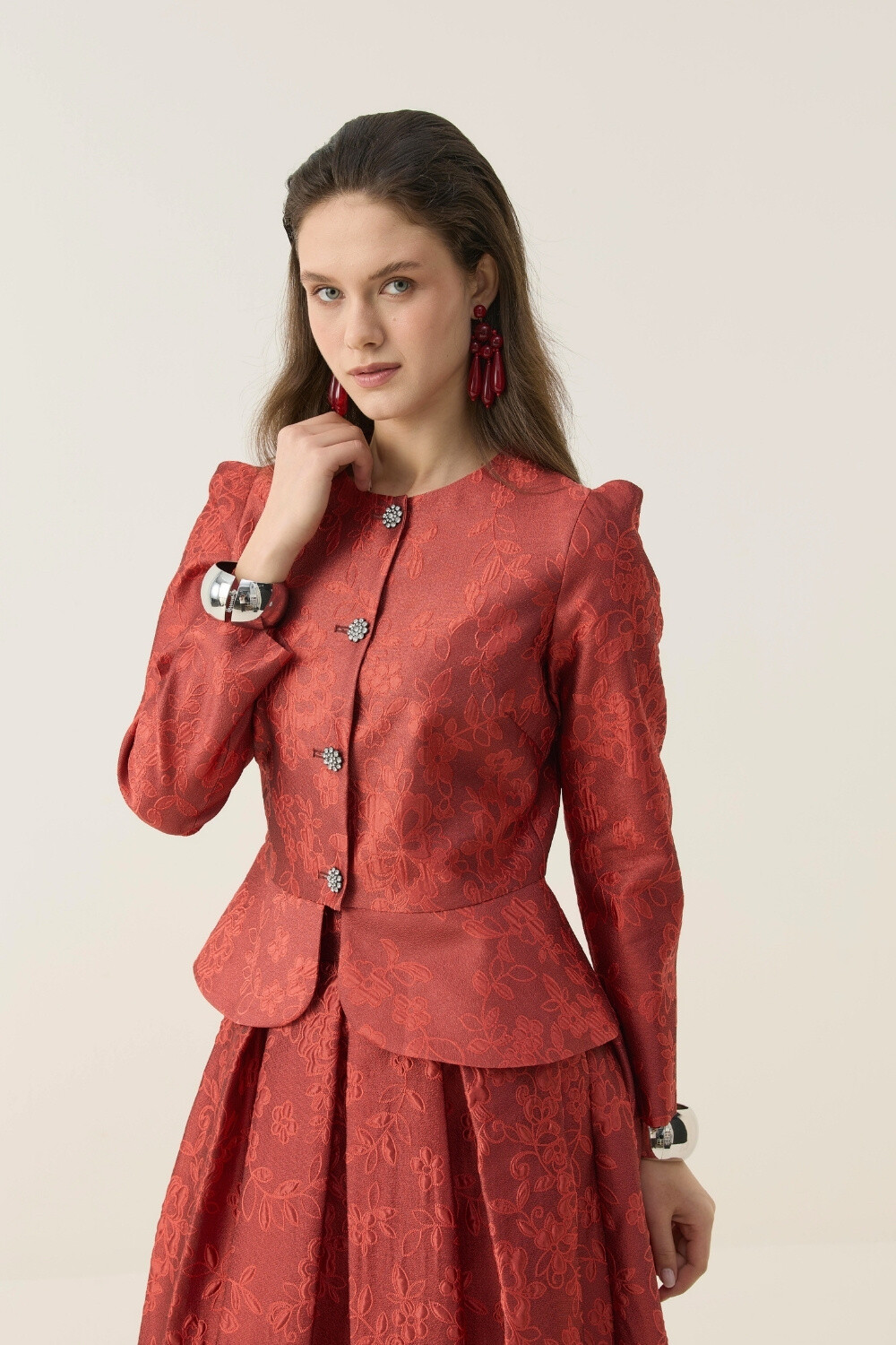 KRİSTAL DÜĞME DETAYLI JAKAR CEKET ETEK TAKIM KIRMIZI - 4