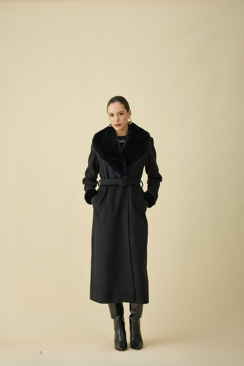 KÜRK YAKALI KABAN SİYAH - 1