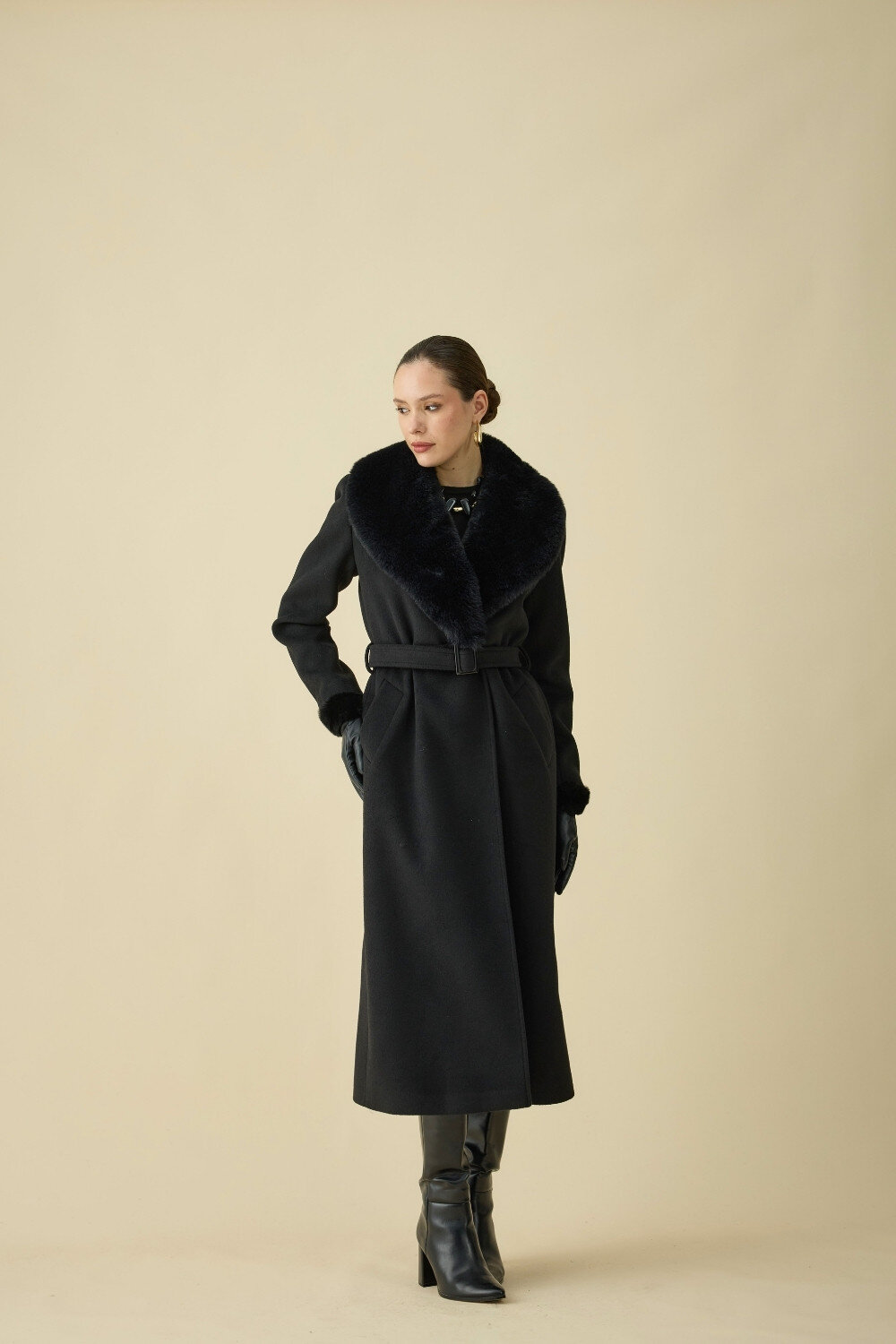 KÜRK YAKALI KABAN SİYAH - 3