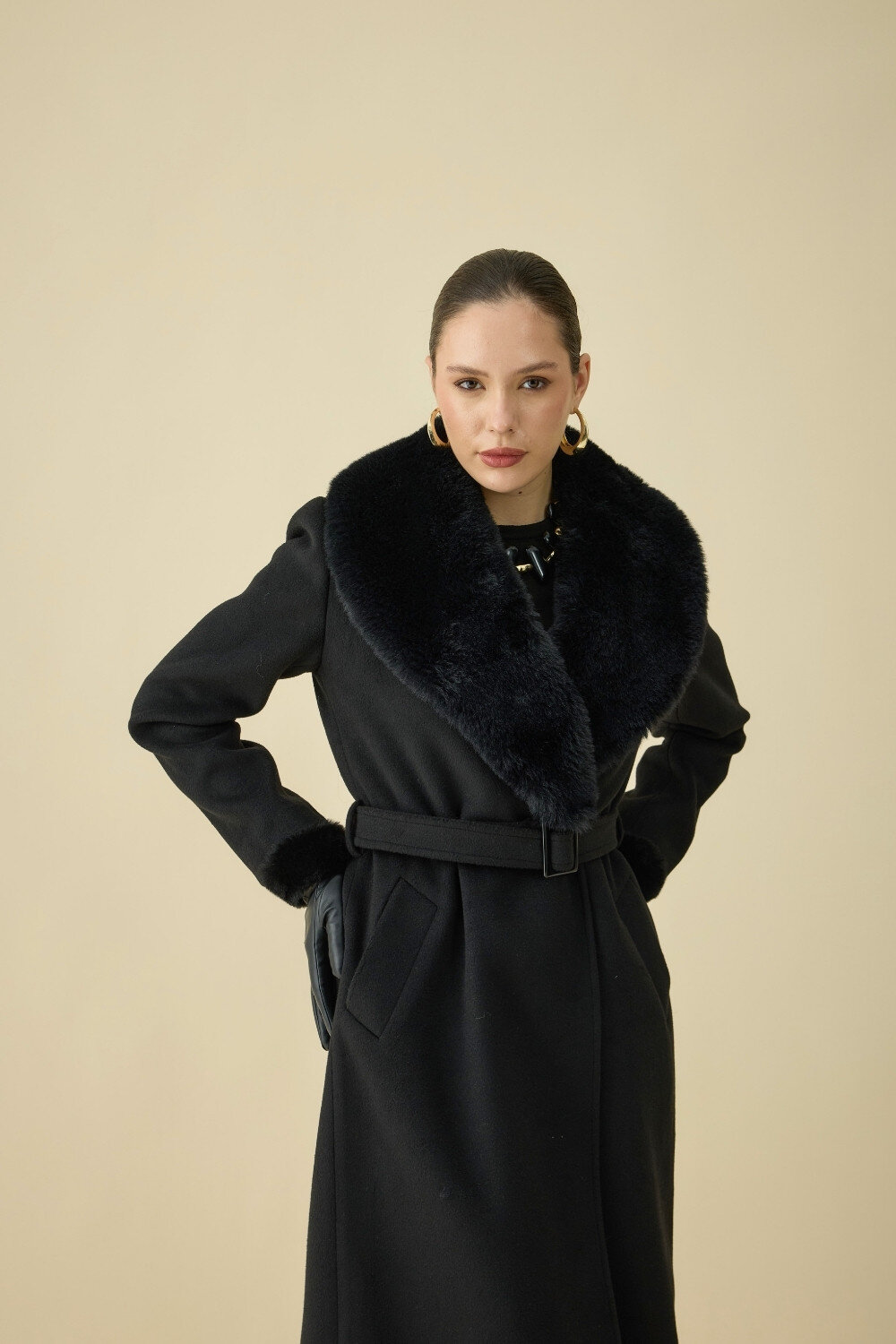 KÜRK YAKALI KABAN SİYAH - 9