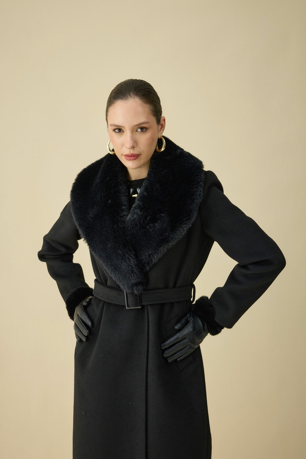 KÜRK YAKALI KABAN SİYAH - 10