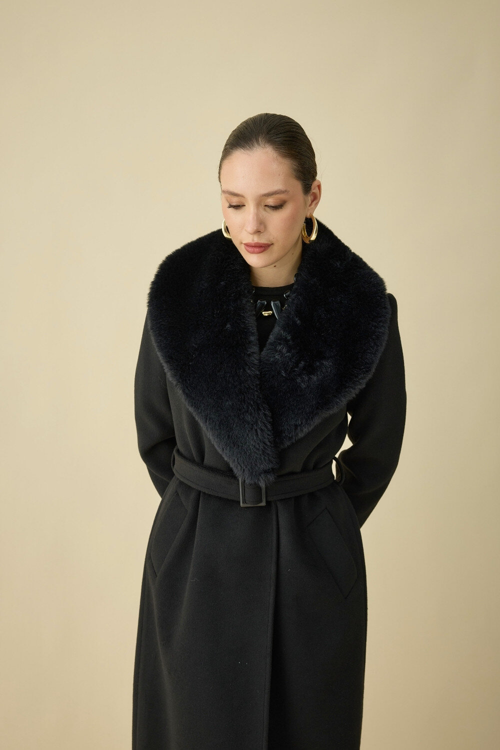 KÜRK YAKALI KABAN SİYAH - 11