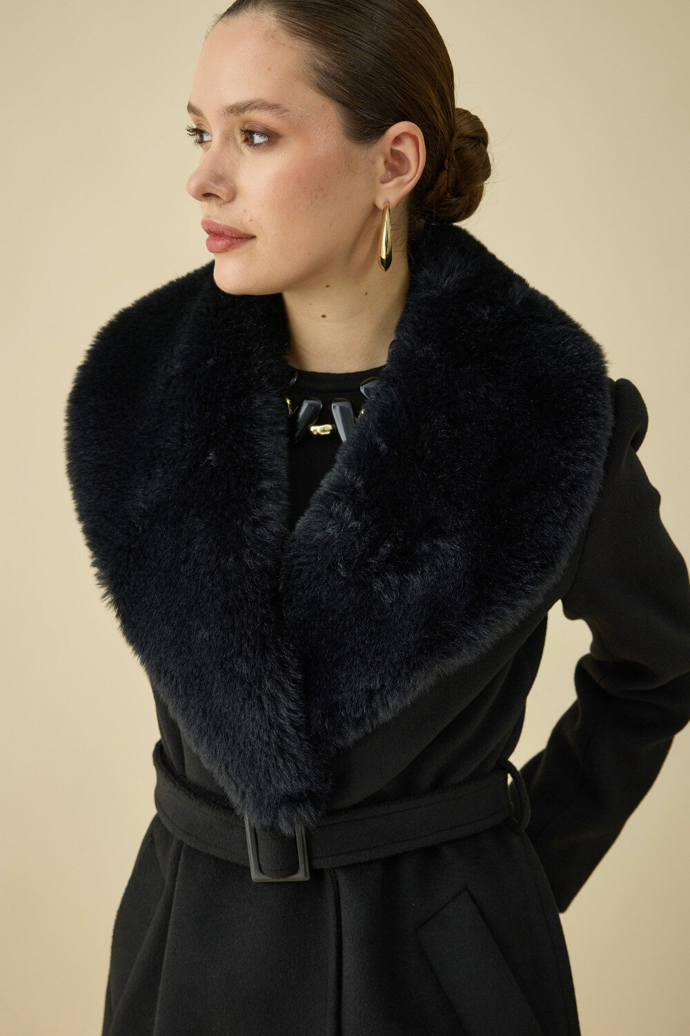 KÜRK YAKALI KABAN SİYAH - 5