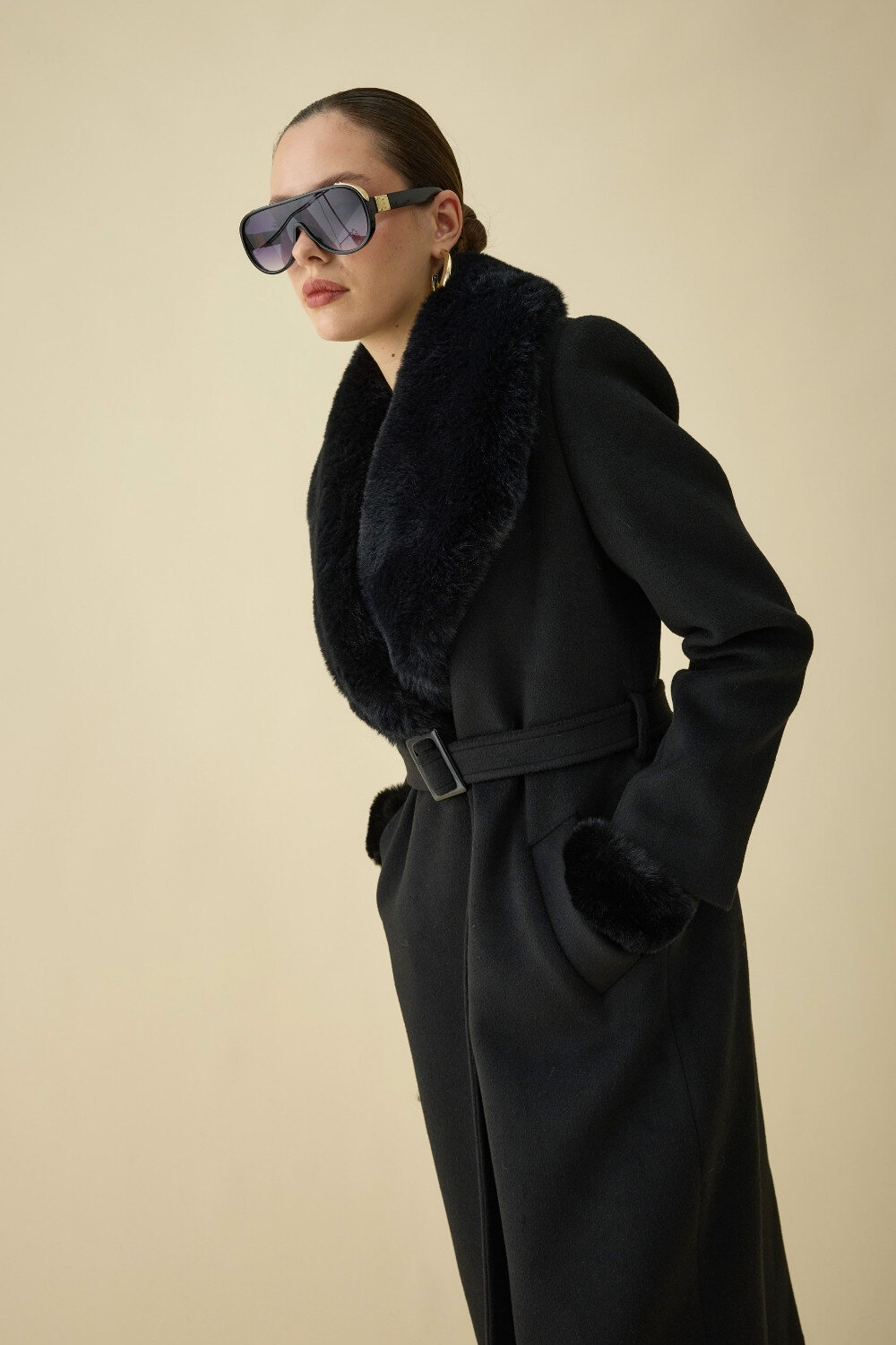 KÜRK YAKALI KABAN SİYAH - 7