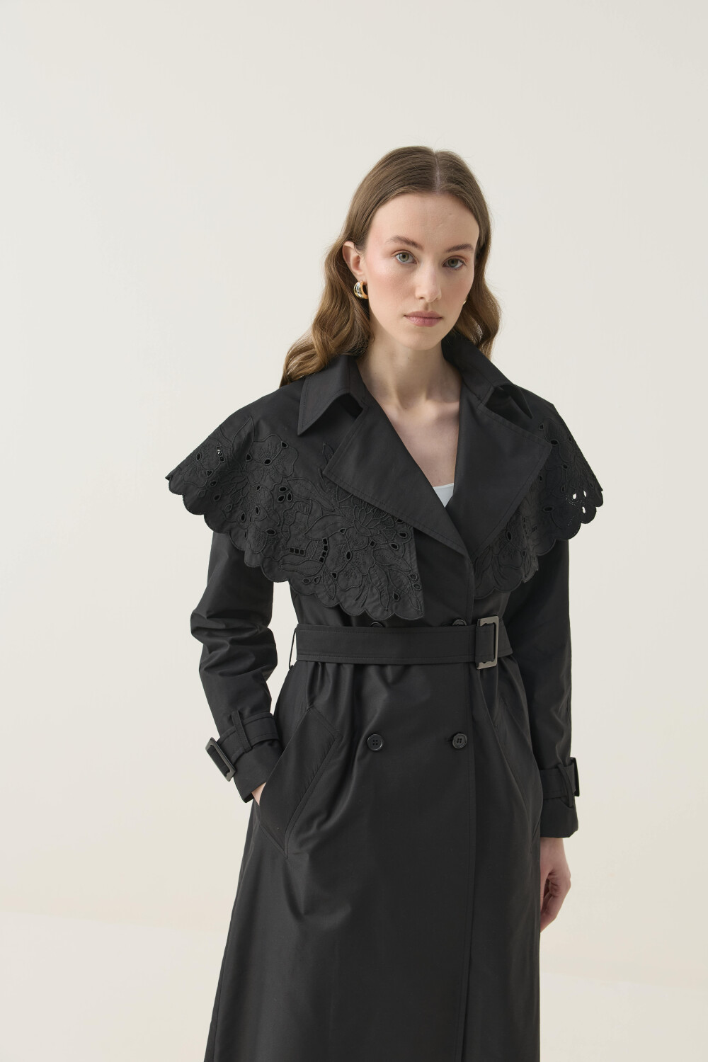 SEYYAR RÜZGARLIK DETAYLI NAKIŞLI TRENÇKOT SİYAH - 