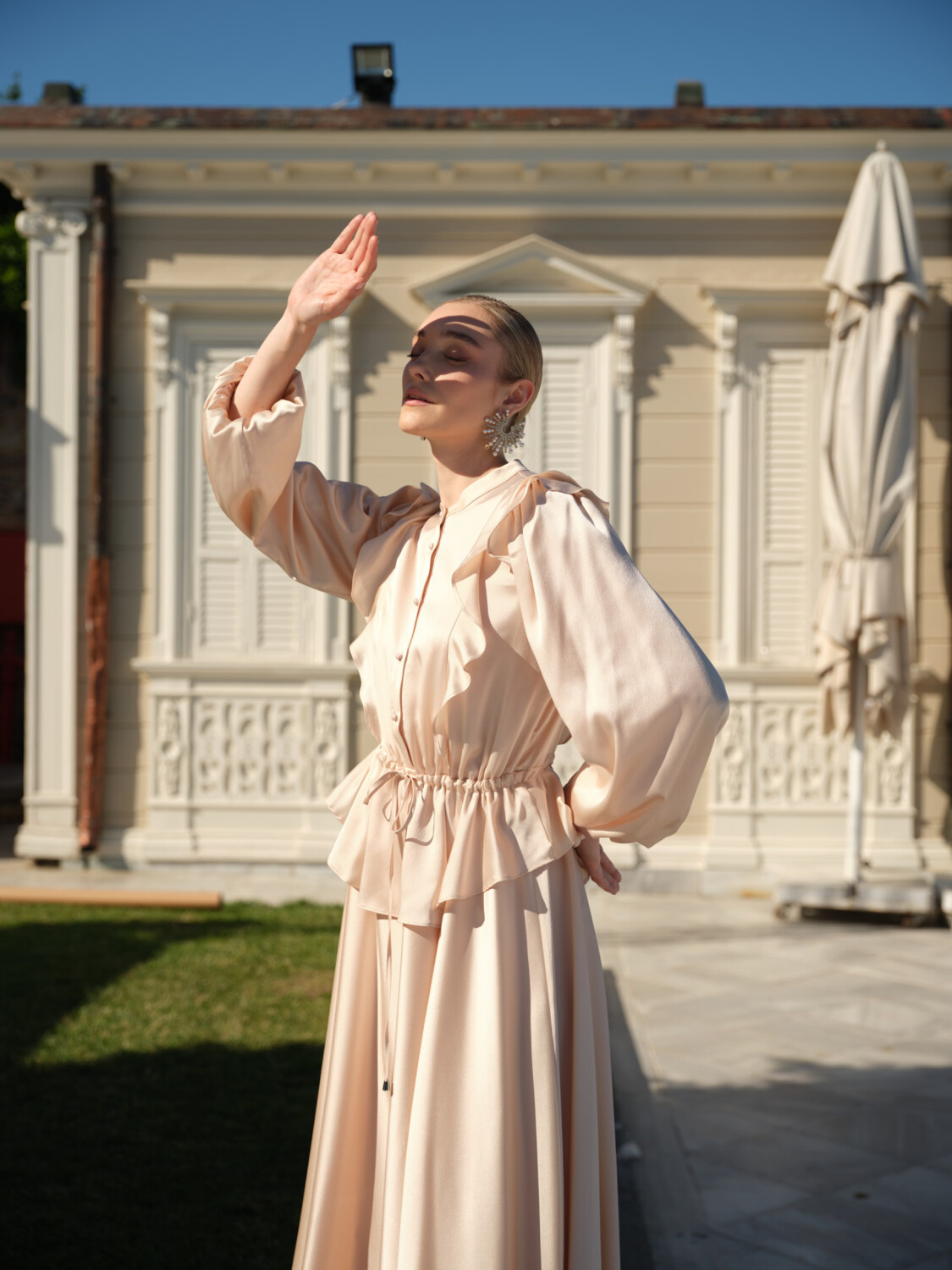 VOLAN SATEN ELBİSE BEJ - 3