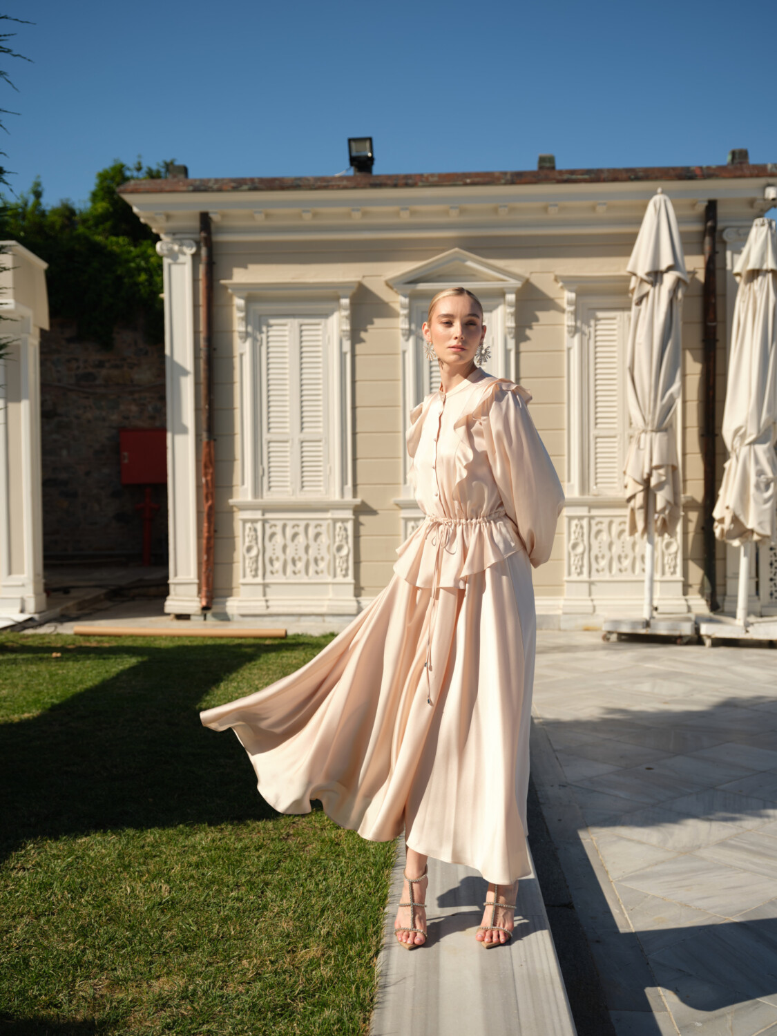 VOLAN SATEN ELBİSE BEJ - 4