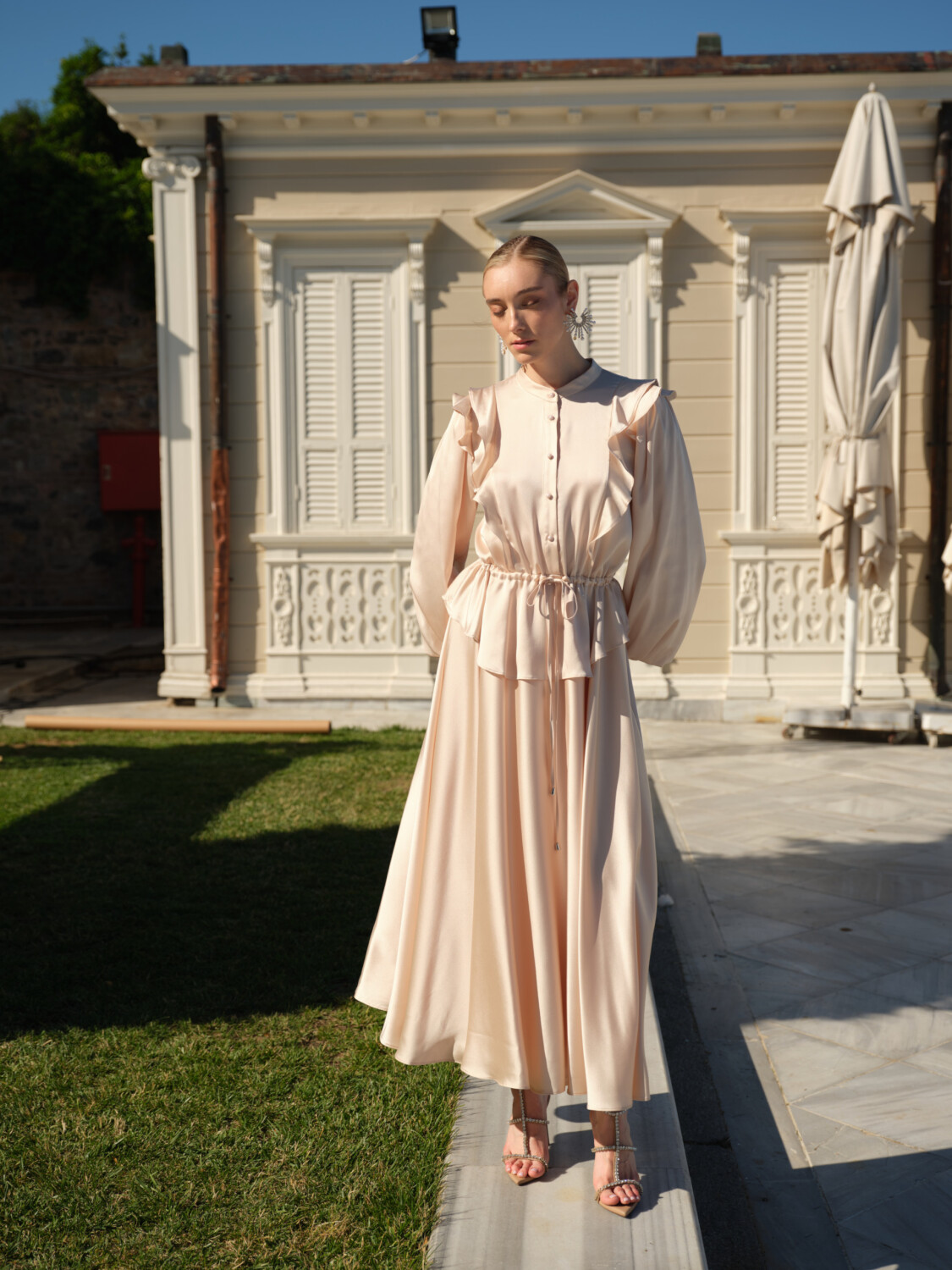 VOLAN SATEN ELBİSE BEJ - 7